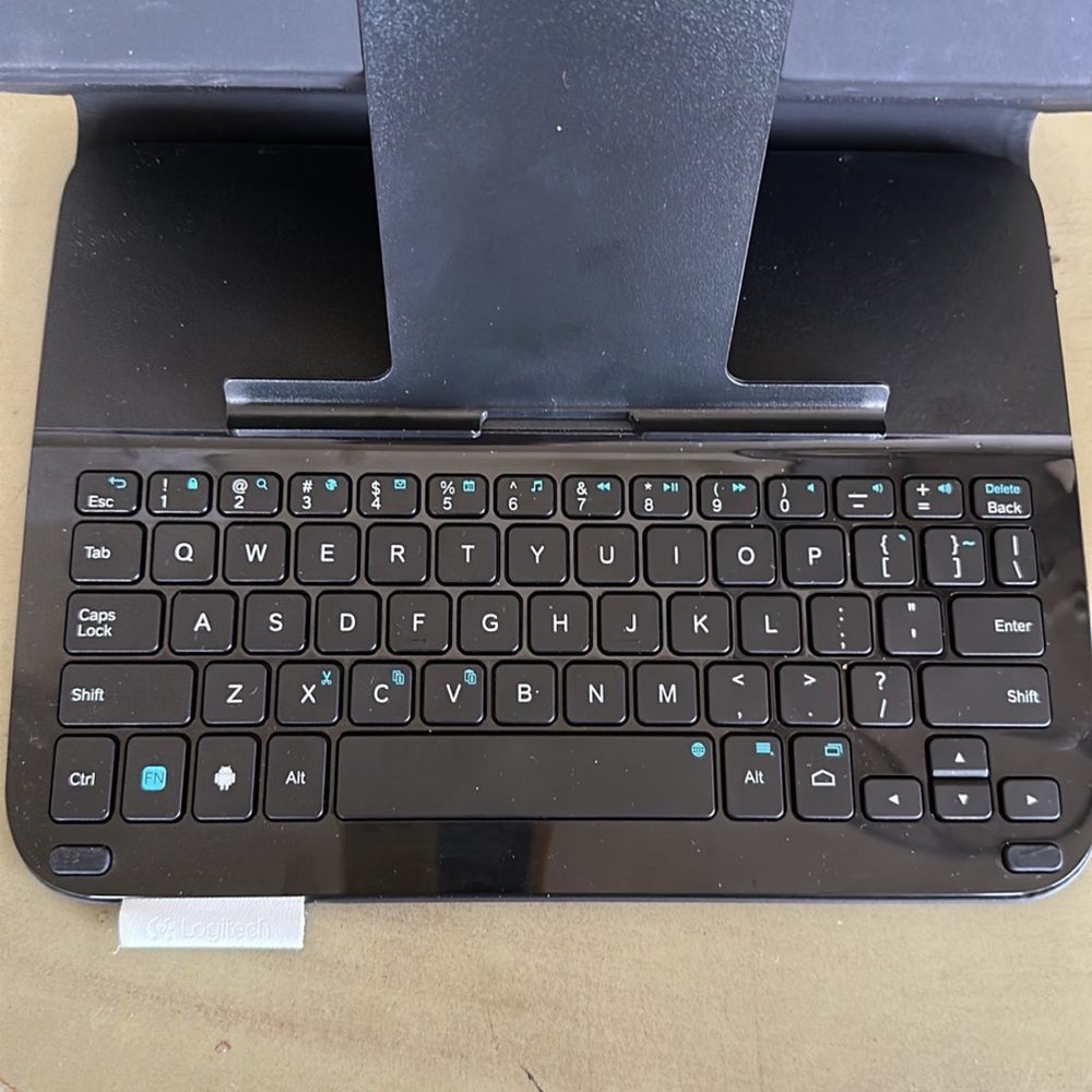 Logitech Keyboard - Picture 3 of 4